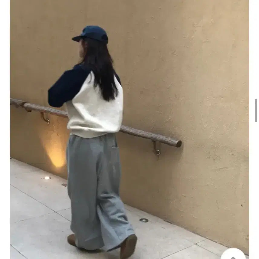 [BUNJANG] Free Size Fleece Sweatshirt / 맨투맨
