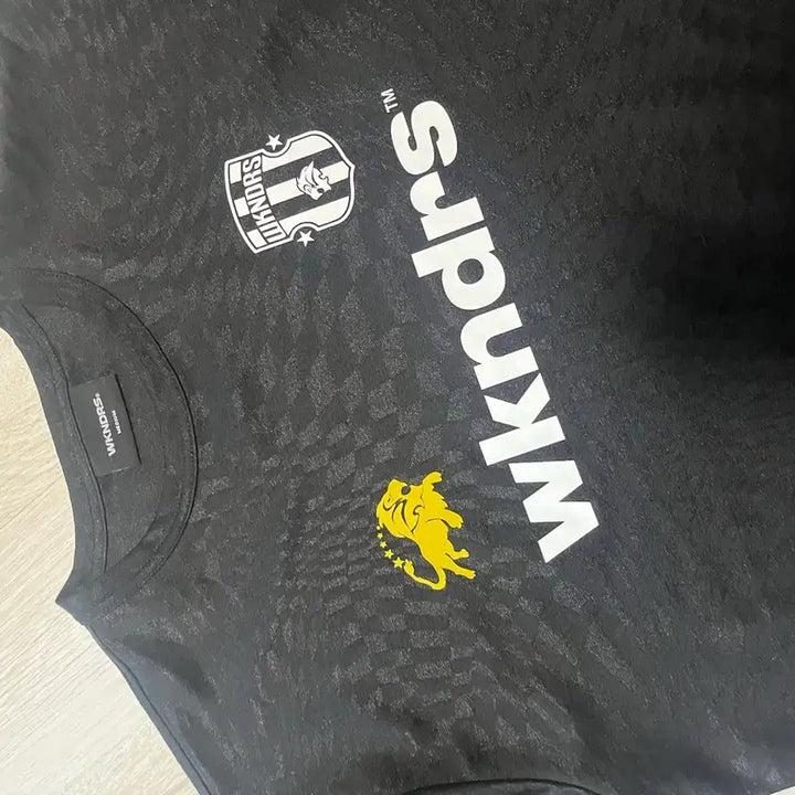 [SOLD OUT] 위캔더스 킹 로고 싸거티 블랙 M