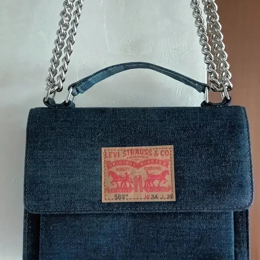 [SOLD OUT] 리바이스 켈리즈 리먼트 데님 사첼백