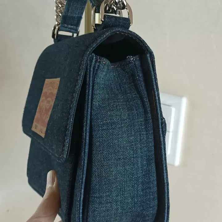 [SOLD OUT] 리바이스 켈리즈 리먼트 데님 사첼백