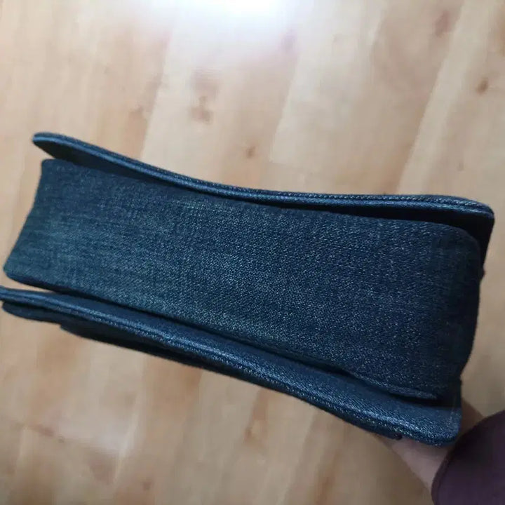 [SOLD OUT] 리바이스 켈리즈 리먼트 데님 사첼백