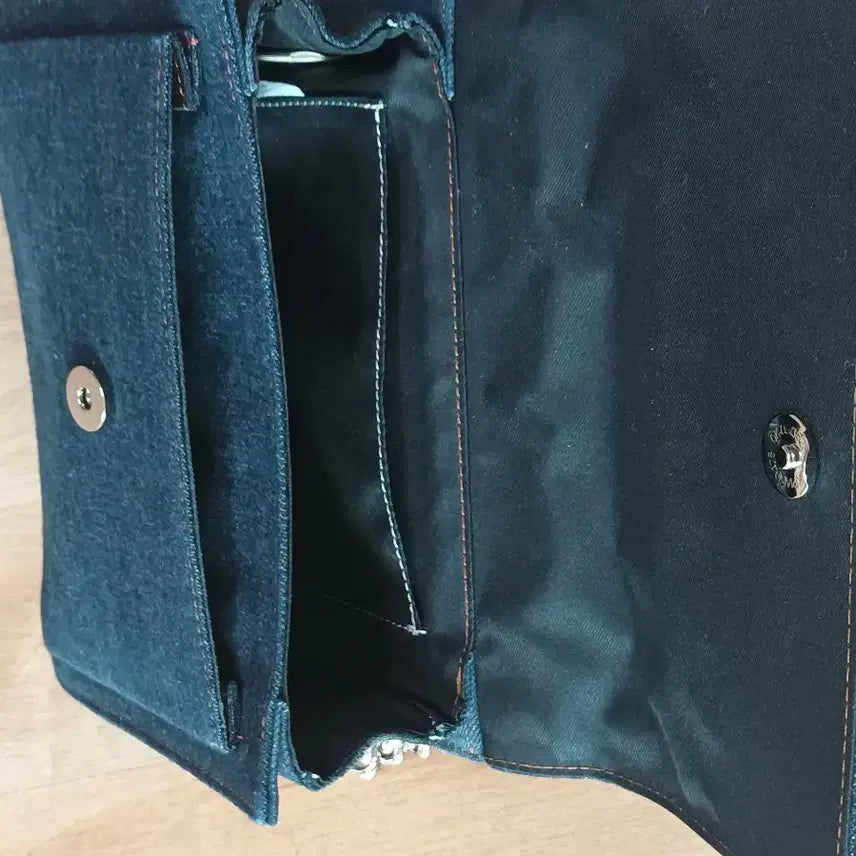 [SOLD OUT] 리바이스 켈리즈 리먼트 데님 사첼백