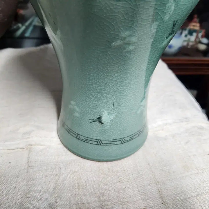 [BUNJANG] Jo Gyeong Jo Bongsu Celadon Porcelain Maebyeong Vase / 조경 조봉수.  운학문 흑백상감 청자매병 도자기