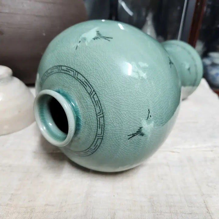 [BUNJANG] Jo Gyeong Jo Bongsu Celadon Porcelain Maebyeong Vase / 조경 조봉수.  운학문 흑백상감 청자매병 도자기