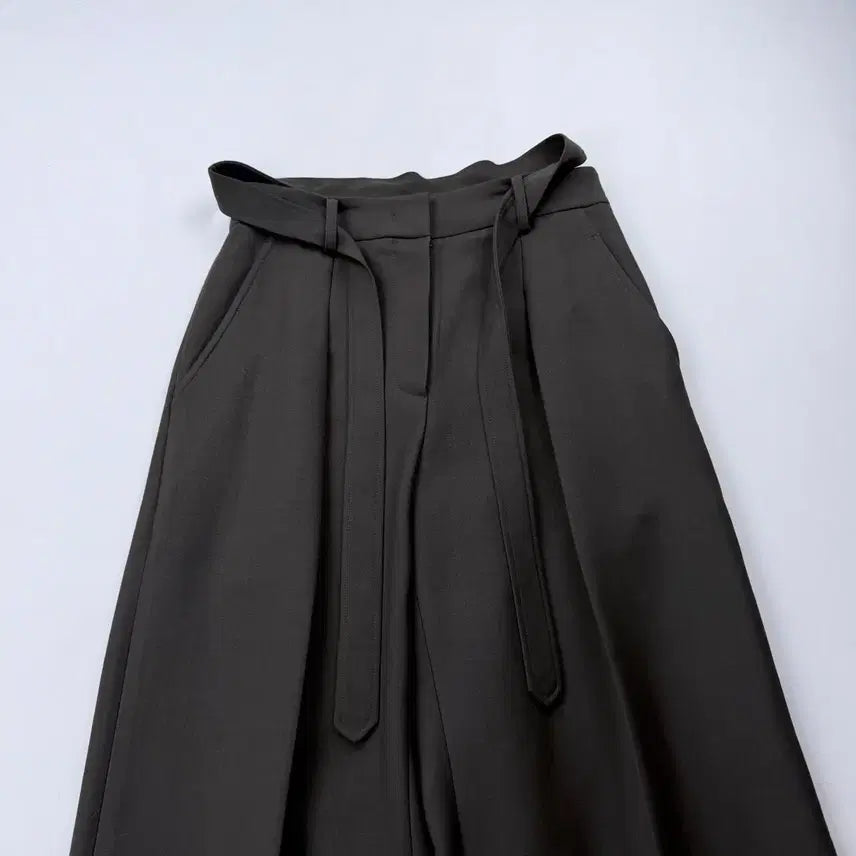 [BUNJANG] RECTO Khaki Brown Belted Slacks / 렉토 카키브라운 벨티드슬랙스