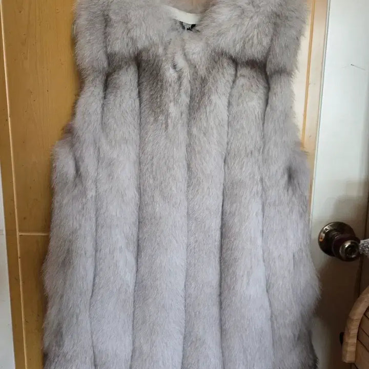 [BUNJANG] Saga Fox White Fur Vest / 화이트 사가폭스 퍼 베스트 조끼