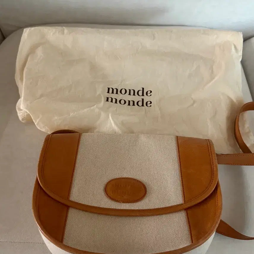 [BUNJANG] Half Moon Bag / 몽드몽드 하프문백