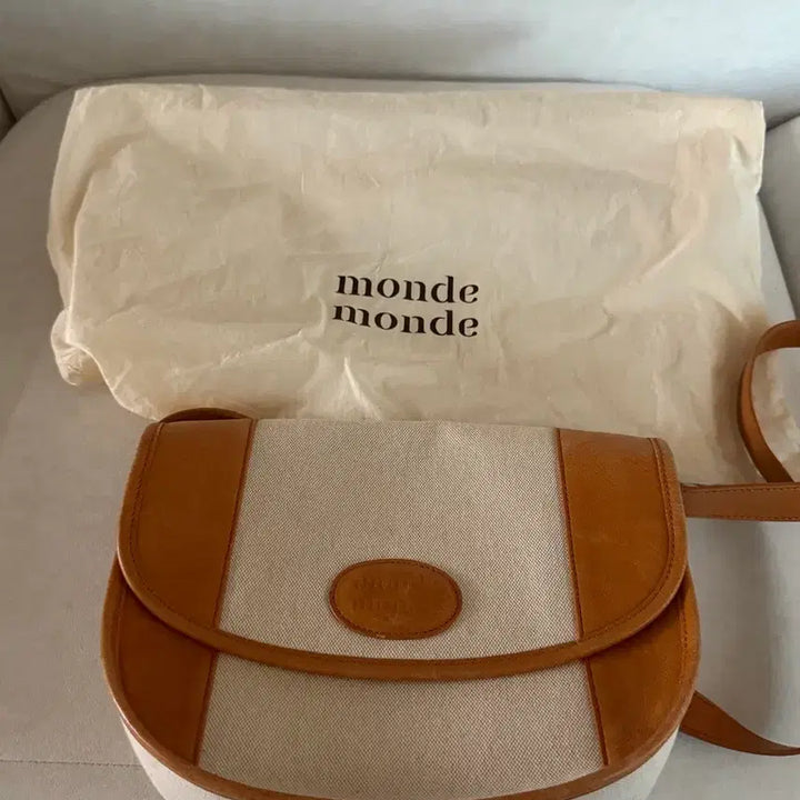 [BUNJANG] Half Moon Bag / 몽드몽드 하프문백