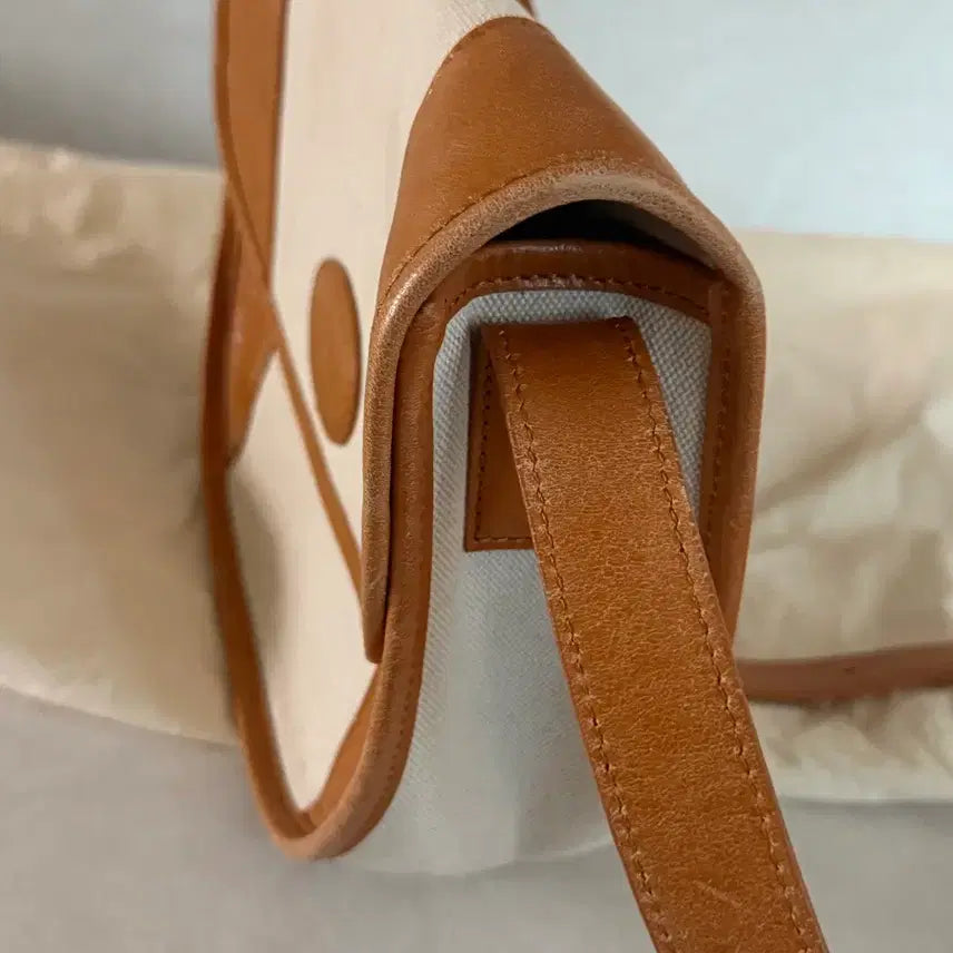 [BUNJANG] Half Moon Bag / 몽드몽드 하프문백