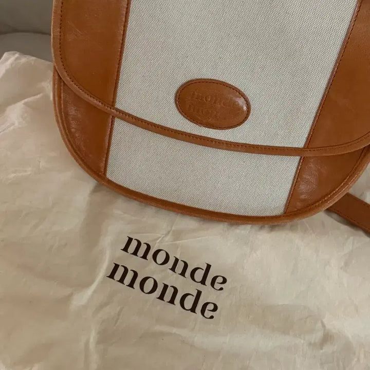 [BUNJANG] Half Moon Bag / 몽드몽드 하프문백