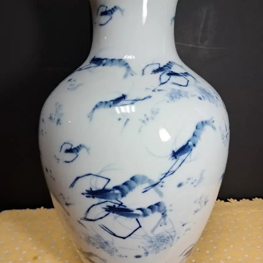 [BUNJANG] Celadon Porcelain Shrimp Motif Vase (Approx. 35cm Height) / 새우그림 청화백자 도자기 화병(높이약 35cm)