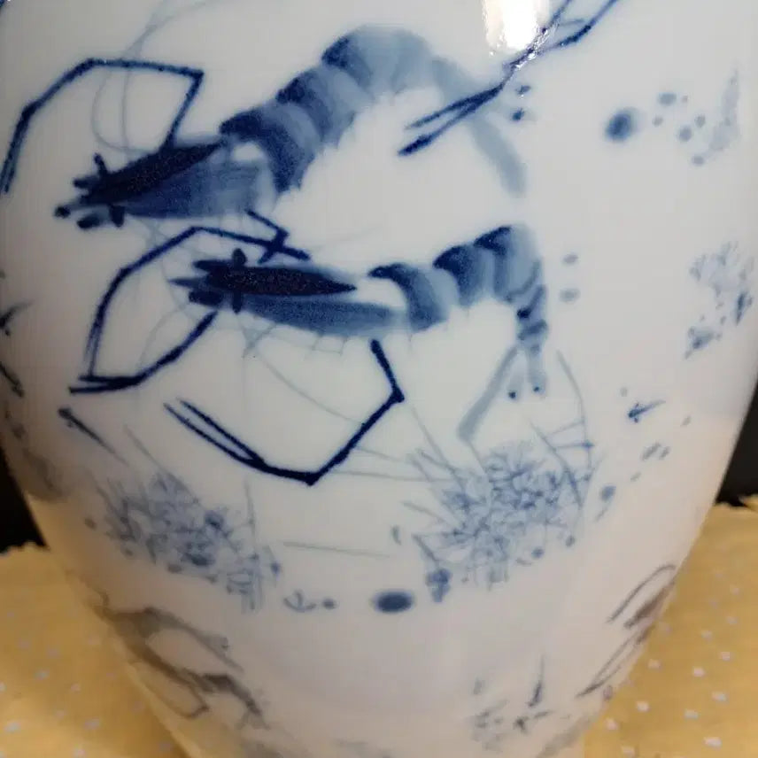 [BUNJANG] Celadon Porcelain Shrimp Motif Vase (Approx. 35cm Height) / 새우그림 청화백자 도자기 화병(높이약 35cm)