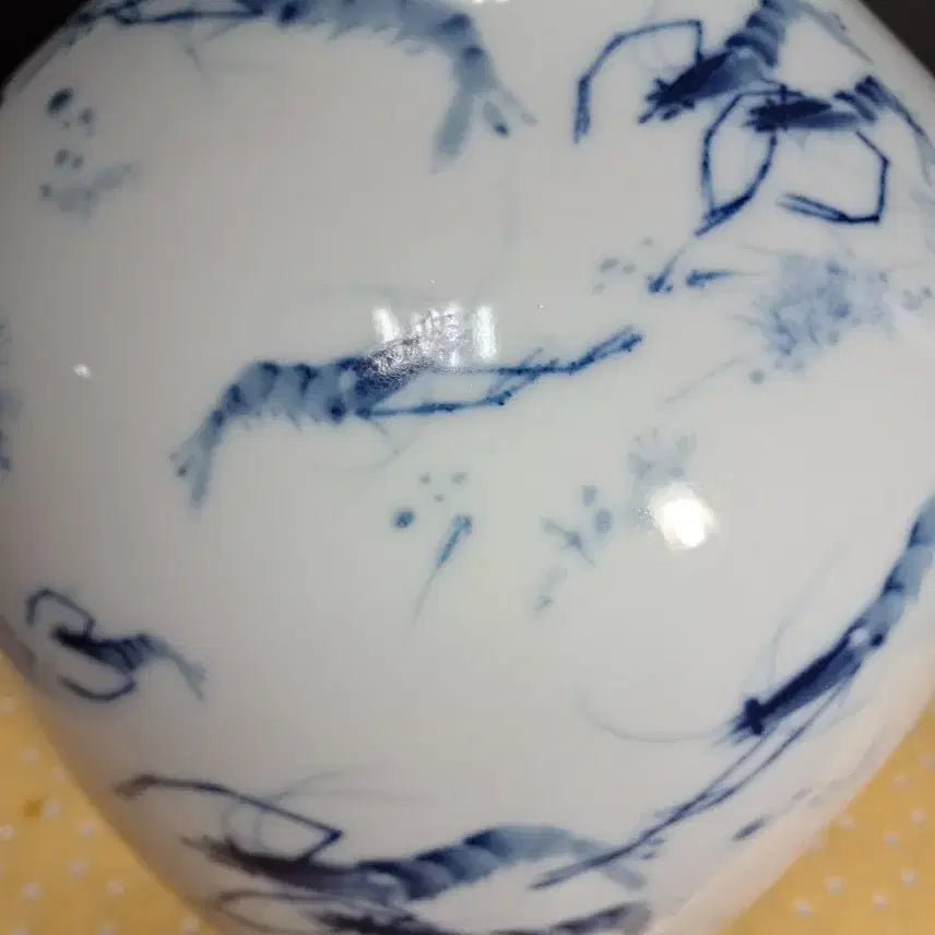 [BUNJANG] Celadon Porcelain Shrimp Motif Vase (Approx. 35cm Height) / 새우그림 청화백자 도자기 화병(높이약 35cm)