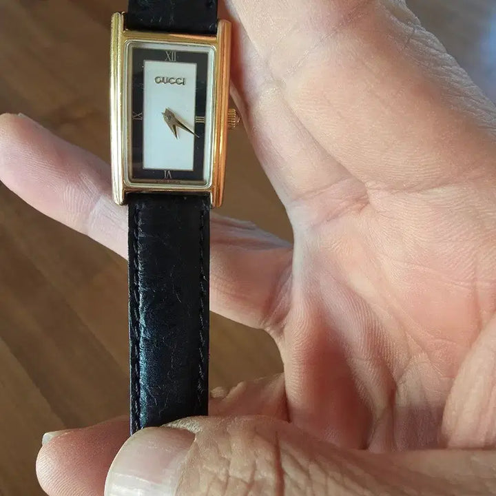 [BUNJANG] Gucci Gold Square Leather Watch / [정품] 여성 구찌 사각 금장 가죽 시계