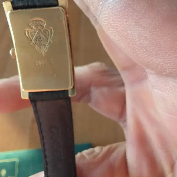 [BUNJANG] Gucci Gold Square Leather Watch / [정품] 여성 구찌 사각 금장 가죽 시계