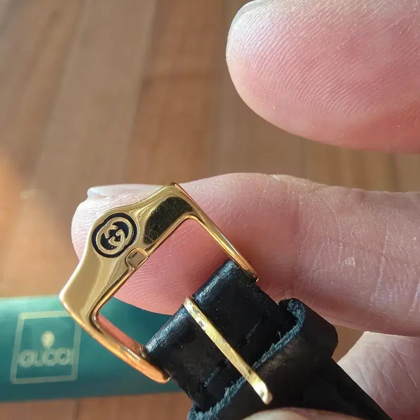 [BUNJANG] Gucci Gold Square Leather Watch / [정품] 여성 구찌 사각 금장 가죽 시계