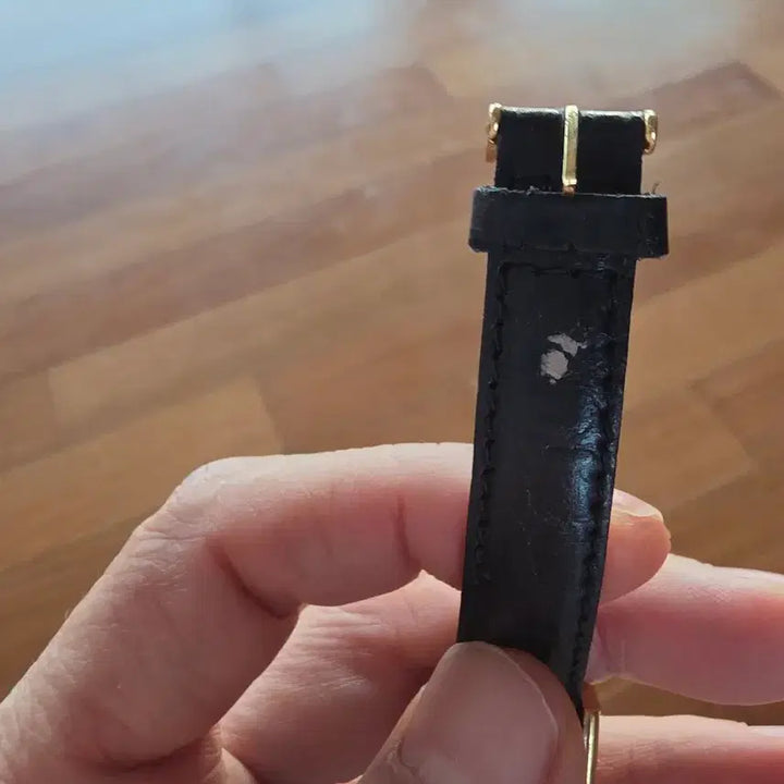 [BUNJANG] Gucci Gold Square Leather Watch / [정품] 여성 구찌 사각 금장 가죽 시계