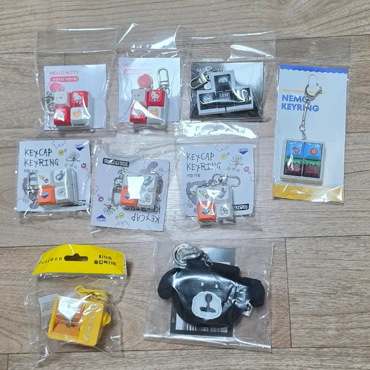 [BUNJANG] Inafee Hello Kitty &amp; Pokemon Flip Book Keyring Set / 헬로키티 키캡,이나피키캡,이어폰케이스, 포켓몬 플립북키링
