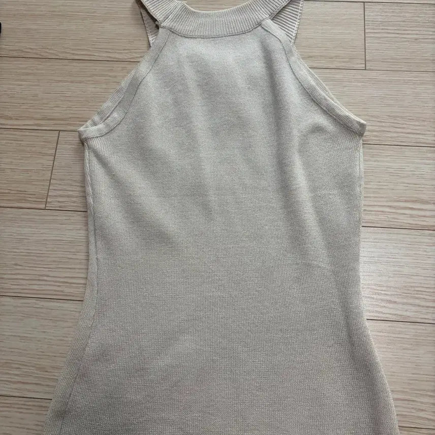 [BUNJANG] Beige Halterneck Tank Top / 베이지 홀터넥 나시, 기본 나시