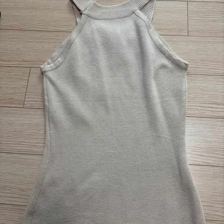 [BUNJANG] Beige Halterneck Tank Top / 베이지 홀터넥 나시, 기본 나시