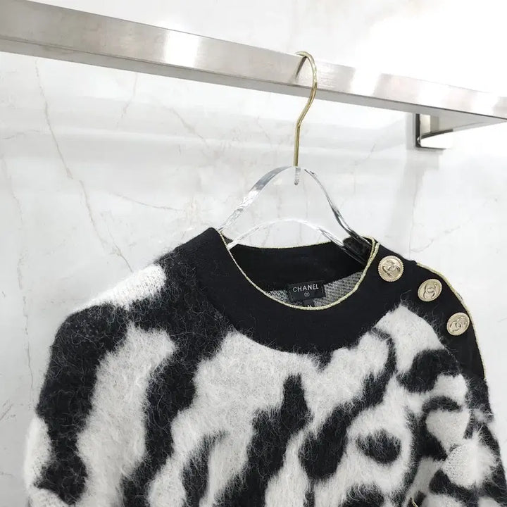 [BUNJANG] Chanel CC Logo Button Alpaca Knit 36 / 36 / 샤넬 CC로고 버튼 알파카 니트 P64710