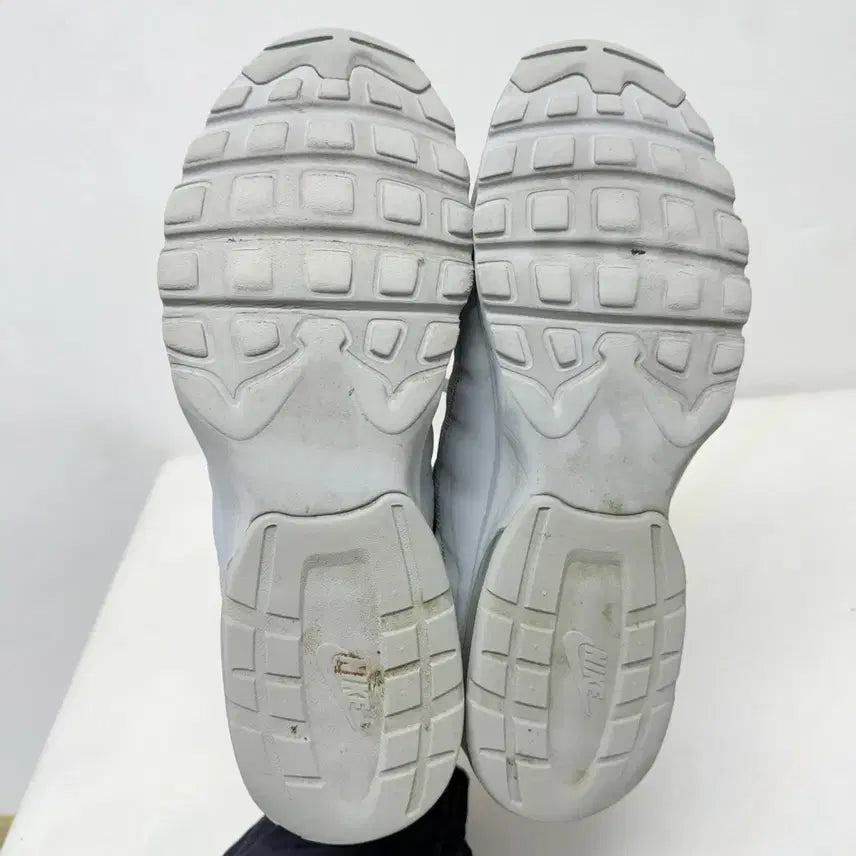 [BUNJANG] Nike Invigor Print Gray Sneakers / (275)나이키 운동화 인비고 프린트 그레이