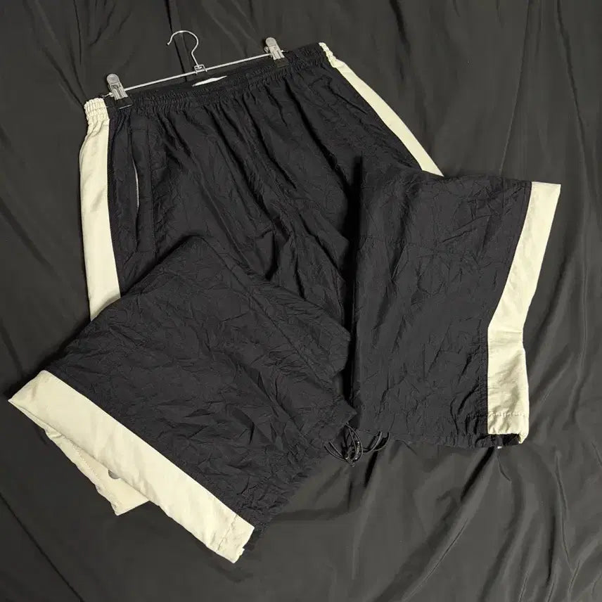 [BUNJANG] AOP 16 Snap Track Pants Off-White/Black / AOP 16스냅 트랙 팬츠 오프화이트/블랙