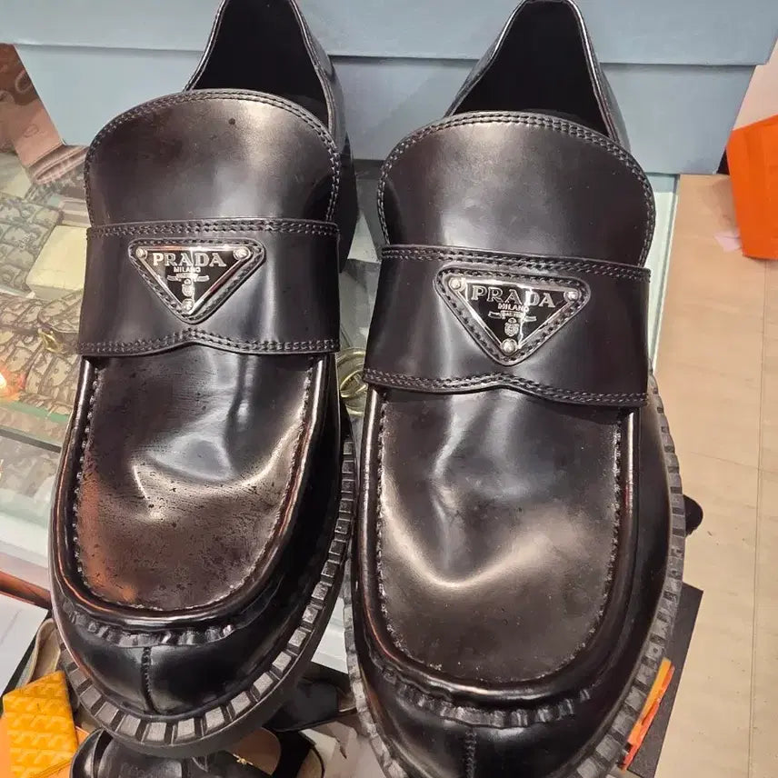 [BUNJANG] Prada Chocolate Brushed Leather Loafers Black Men&