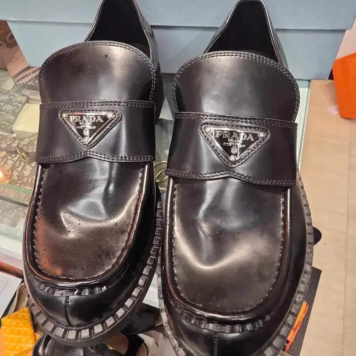 [BUNJANG] Prada Chocolate Brushed Leather Loafers Black Men&