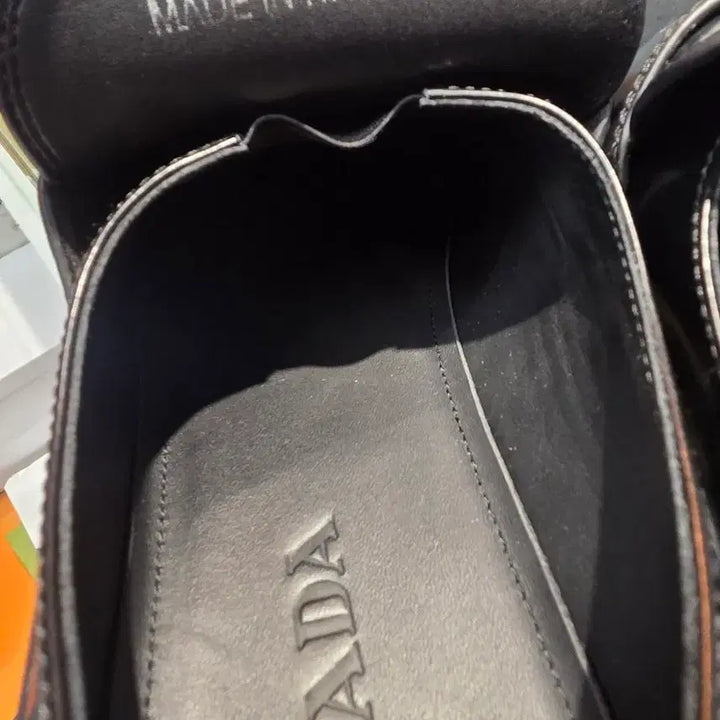 [BUNJANG] Prada Chocolate Brushed Leather Loafers Black Men&