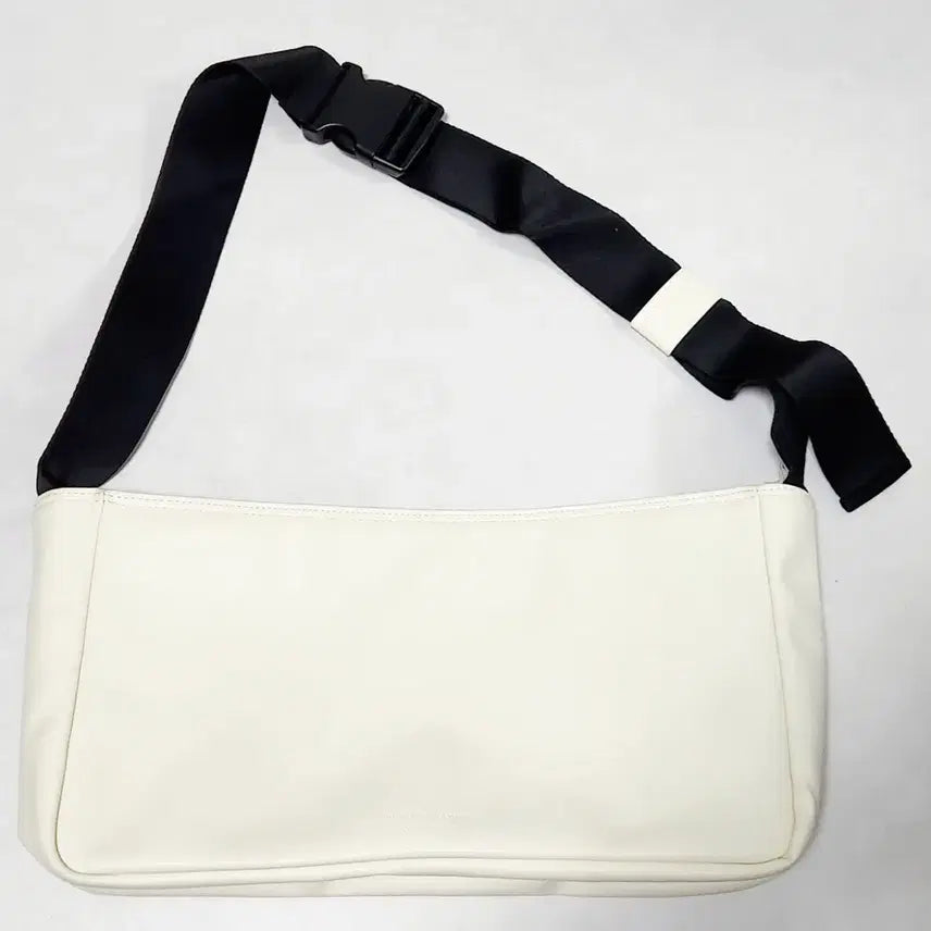 [BUNJANG] VAAN Crossbody Bag / 반(VAAN) 크로스백 (단종 상품)