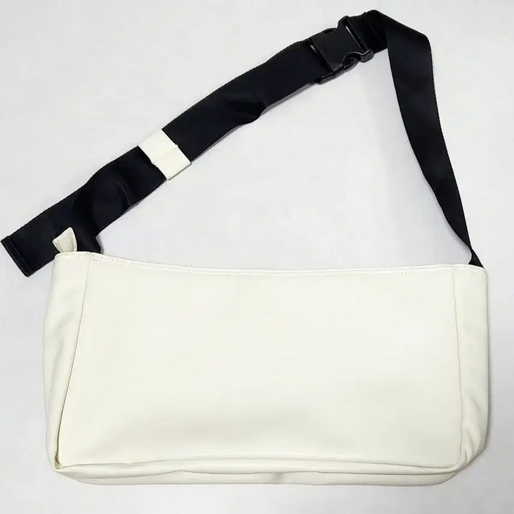[BUNJANG] VAAN Crossbody Bag / 반(VAAN) 크로스백 (단종 상품)