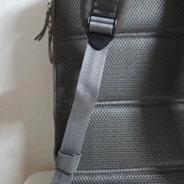 [BUNJANG] Aged Gray Backpack / 거의새것) 에이지드그레이 백팩 팝니다.