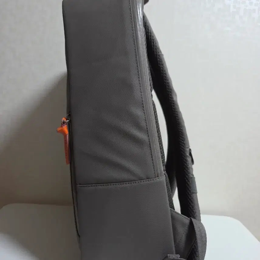 [BUNJANG] Aged Gray Backpack / 거의새것) 에이지드그레이 백팩 팝니다.