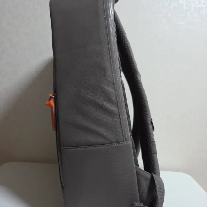 [BUNJANG] Aged Gray Backpack / 거의새것) 에이지드그레이 백팩 팝니다.