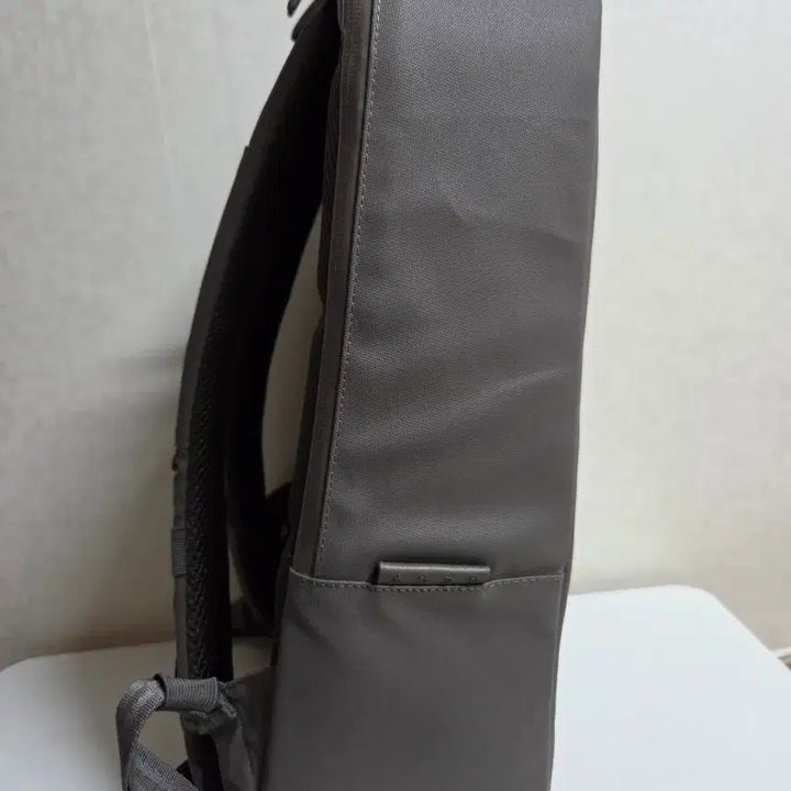 [BUNJANG] Aged Gray Backpack / 거의새것) 에이지드그레이 백팩 팝니다.