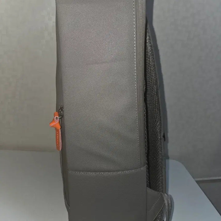 [BUNJANG] Aged Gray Backpack / 거의새것) 에이지드그레이 백팩 팝니다.