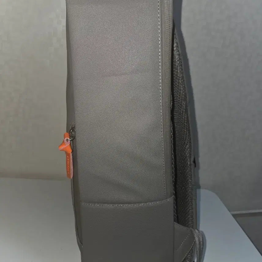 [BUNJANG] Aged Gray Backpack / 거의새것) 에이지드그레이 백팩 팝니다.