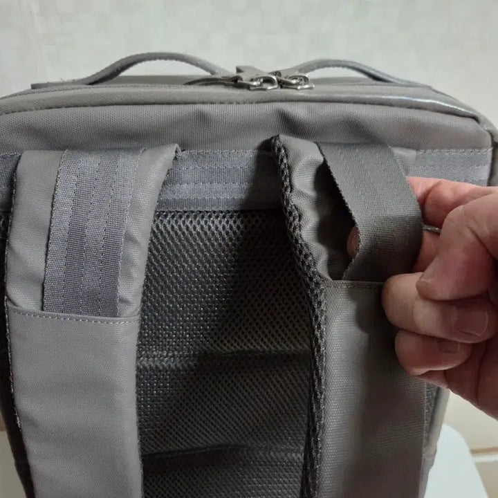 [BUNJANG] Aged Gray Backpack / 거의새것) 에이지드그레이 백팩 팝니다.