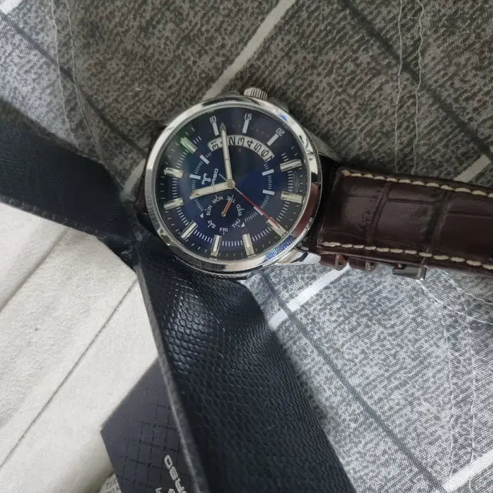 [BUNJANG] Torso Quartz Watch / 토르소 쿼츠 시계