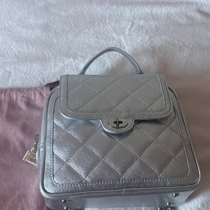 [BUNJANG] Cardinal Red To-art Bag Silver Backpack / 카디널레드 투아트백 실버 To-art BAG silver