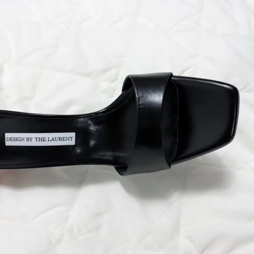 [SOLD OUT] (새상품) 더로랑 켈리뮬(KELLY MULE) 245