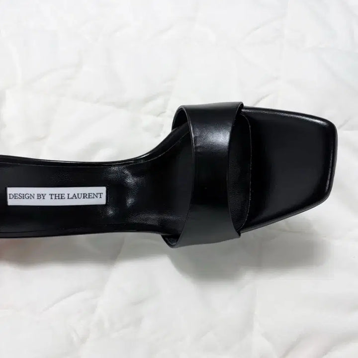 [SOLD OUT] (새상품) 더로랑 켈리뮬(KELLY MULE) 245