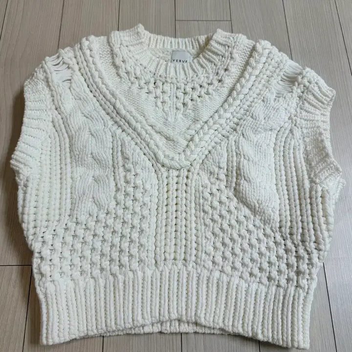 [BUNJANG] Handmade Embroidered Vest / 특이한 자수 핸드메이드 조끼 베스트