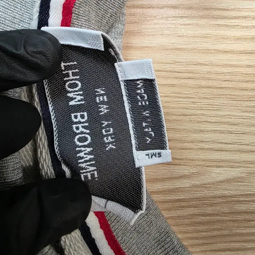 [BUNJANG] Thom Browne Flower Embroidered Sweatshirt / 톰브라운 플라워 자수 맨투맨 그레이