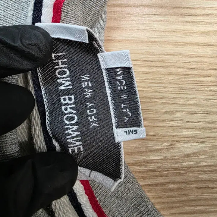 [BUNJANG] Thom Browne Flower Embroidered Sweatshirt / 톰브라운 플라워 자수 맨투맨 그레이