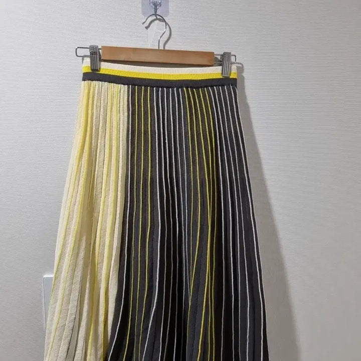 [BUNJANG] O'zoc 배색 플리츠 밴딩 스커트 / 오즈세컨 배색 플리츠 밴딩 스커트