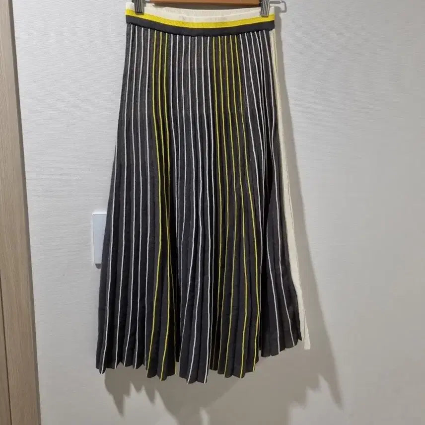 [BUNJANG] O'zoc 배색 플리츠 밴딩 스커트 / 오즈세컨 배색 플리츠 밴딩 스커트