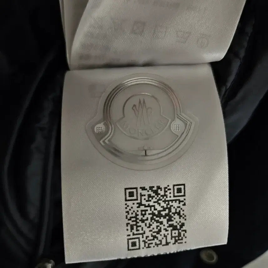 [BUNJANG] Moncler Dives Jumper (Size 2) / 몽클레어 다이브스 점퍼 2사이즈 백화점판