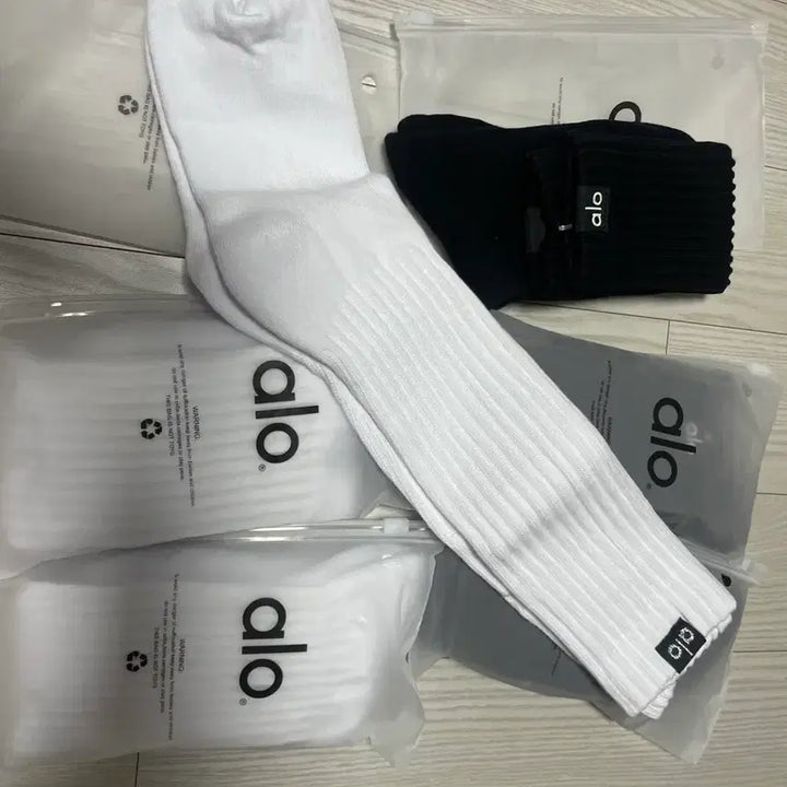 [BUNJANG] Alo Yoga Scrunch Socks / 알로 요가 양말